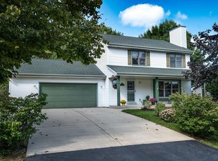 3214 Great Oaks Dr, Caledonia, WI 53108