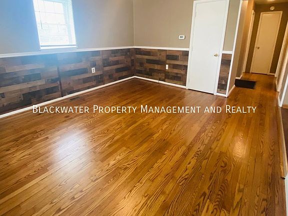 3rd image of 2023 1/2 Lakeside Dr