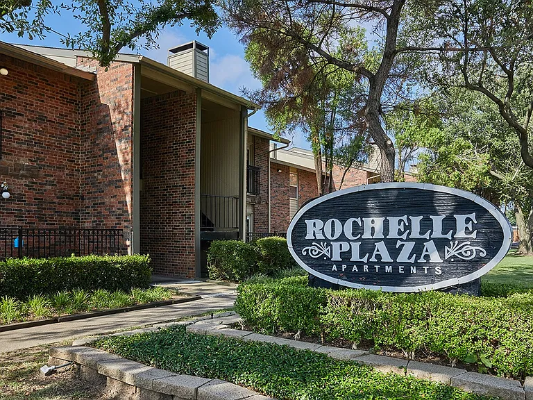 Rochelle Plaza — Photo 9