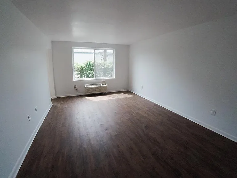 Louise Ave Apartments — Photo 5