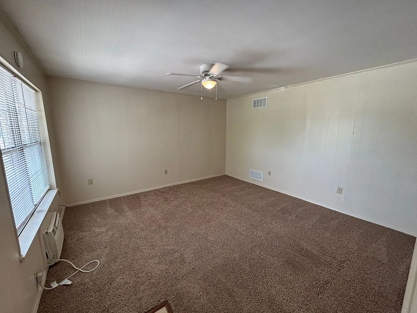 514 W K St — Photo 3