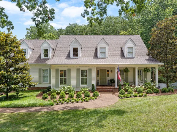 113 Linden St, Lookout Mountain, TN 37350