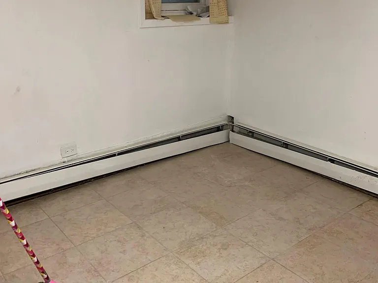 65 Zabriskie St — Photo 2