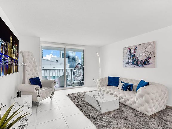 4th image of 1200 Brickell Bay Dr APT 2807