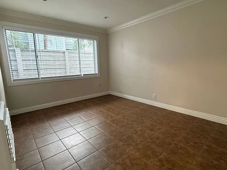 250 Cliff Dr — Photo 6
