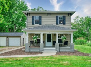 405 Garden Ln, Fowlerville, MI