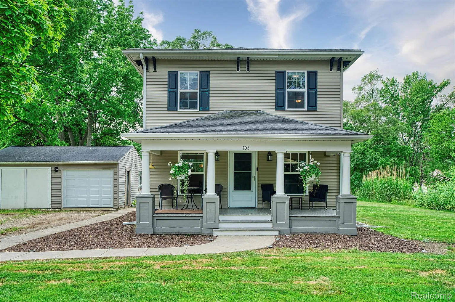 405 Garden Ln photo 1