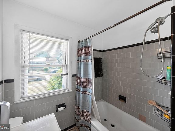4th image of 6509 Parkway Ct