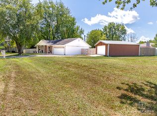 182 Holiday Dr, Somonauk, IL 60552