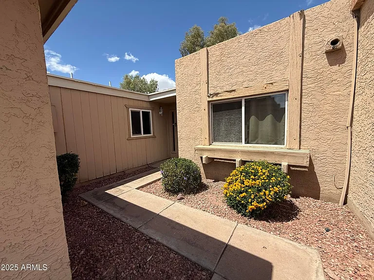 708 E Colgate Dr — Photo 1