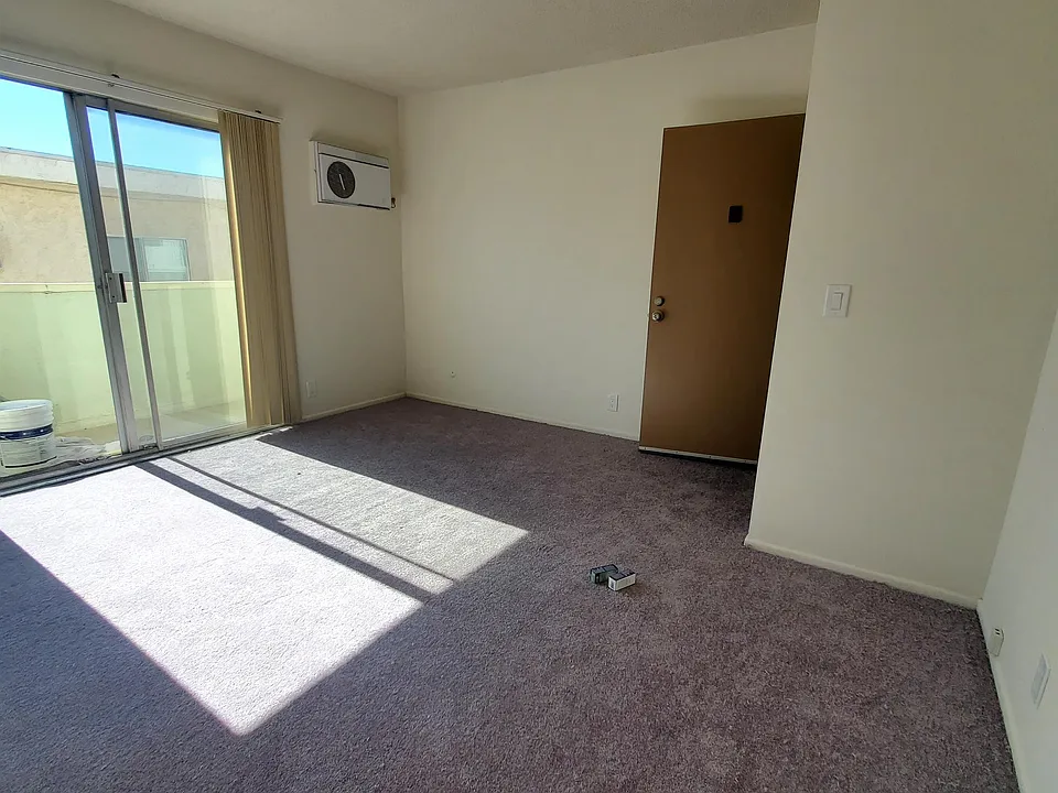 3833 Prospect Ave