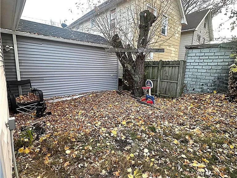 3856 W 23rd St — Photo 4
