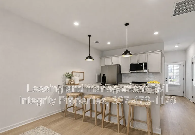 102 Foster Grove Dr — Photo 4