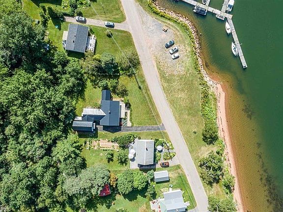 5th image of 22 Riverside Dr