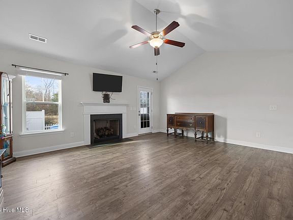 4th image of 135 Waterford Way