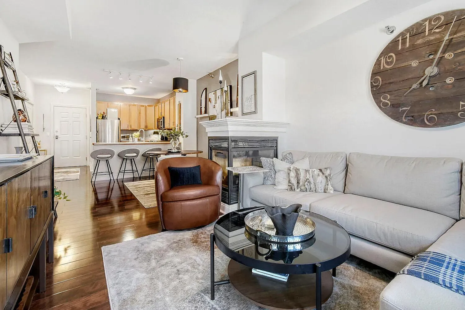 2 bed, 1107 sqft, $2,395 — Photo 3