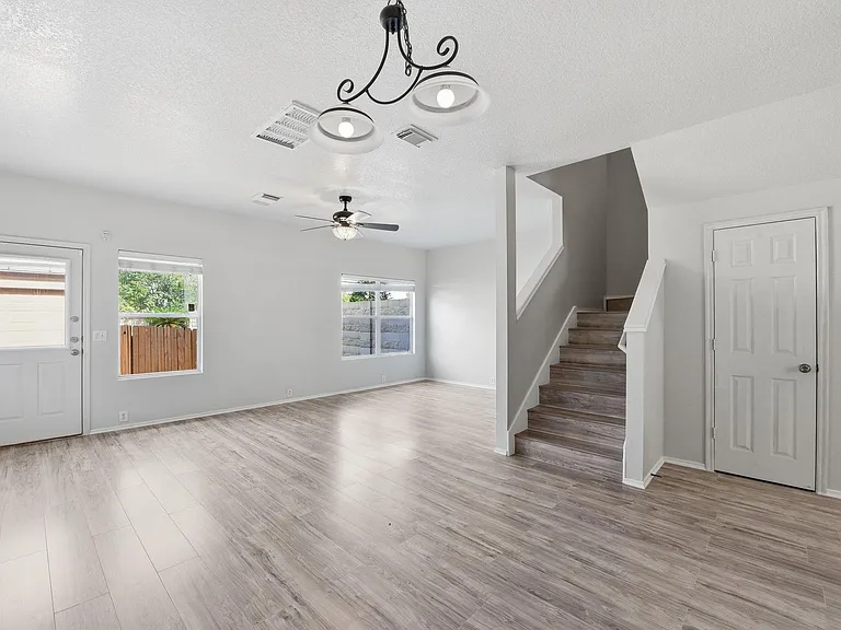 9631 Coyote Creek Dr — Photo 6