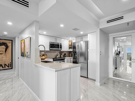 5th image of 3912 S OCEAN Boulevard #PH-1