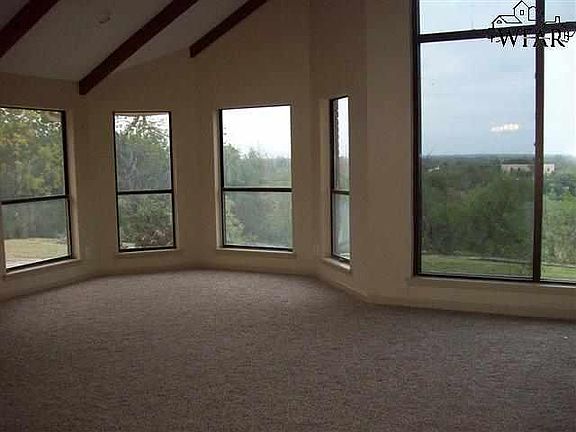 3rd image of 4528 Woodcrest Cir