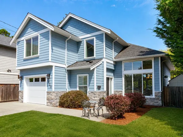 920 Snowdrop Ave, Saanich, BC V8Z 2N4