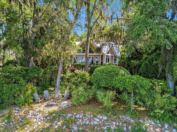 5th image of 104 Royal Dr