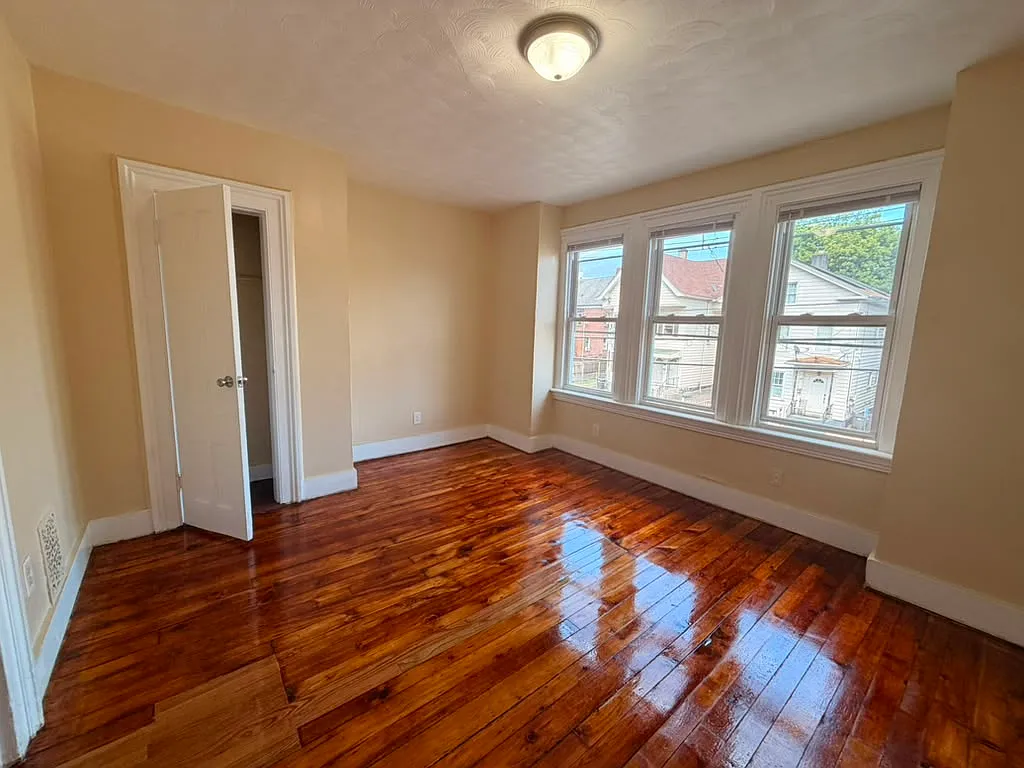 224 Lloyd St — Photo 2