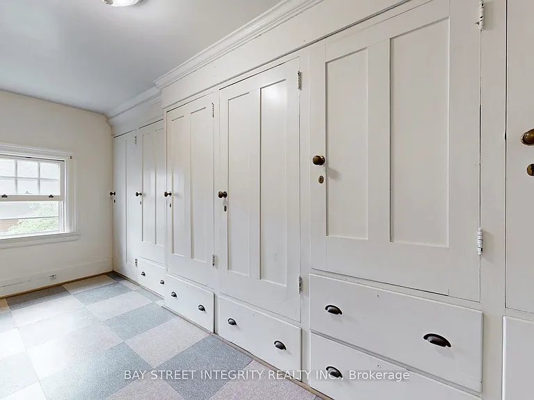 184 Heath St W — Photo 20