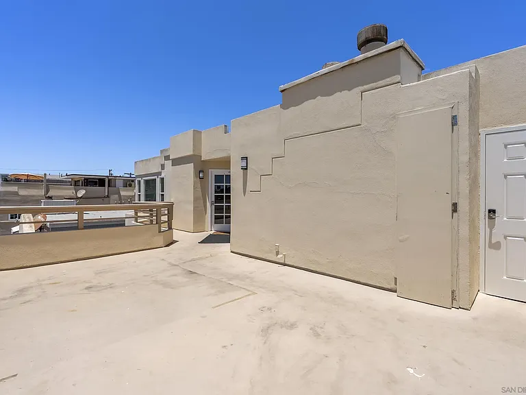 748 Isthmus Ct — Photo 12