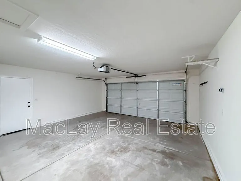 2863 E Oakland Ct — Photo 18