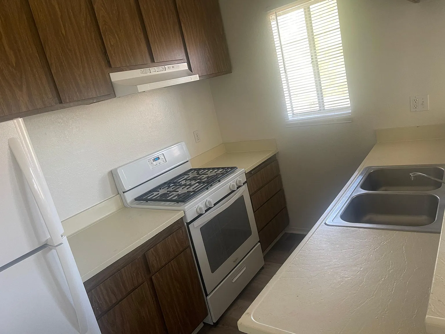 2 bed, 900 sqft, $1,800 — Photo 3