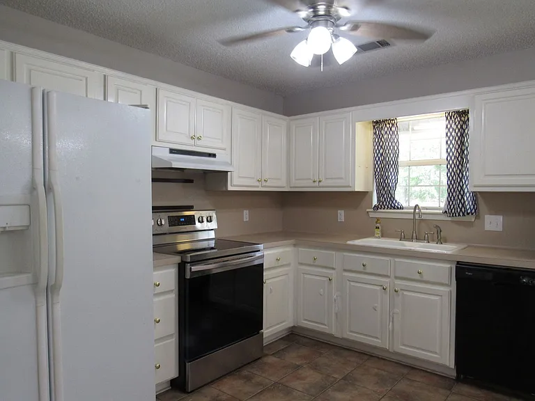 35 G St — Photo 13