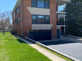 21 Burlington Ave #1, Western Springs, IL 60558