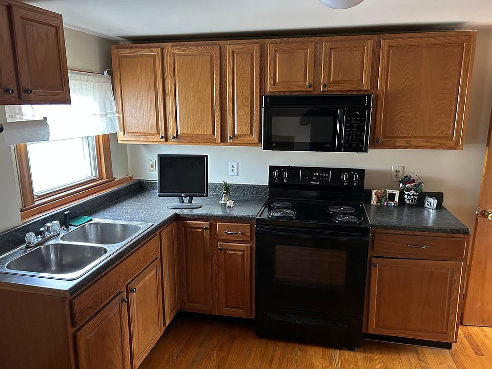 1st image of 540 Pleasant St #2