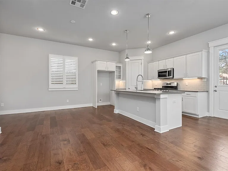 909 Oak St #C — Photo 10