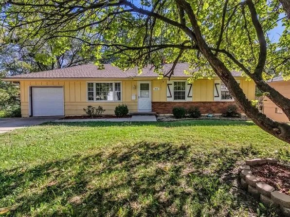 8713 Stark Ave, Kansas City, MO 64138