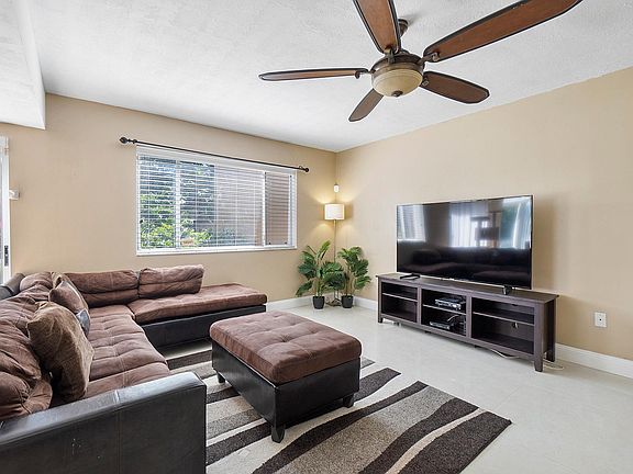 4th image of 584 N University Dr #1606