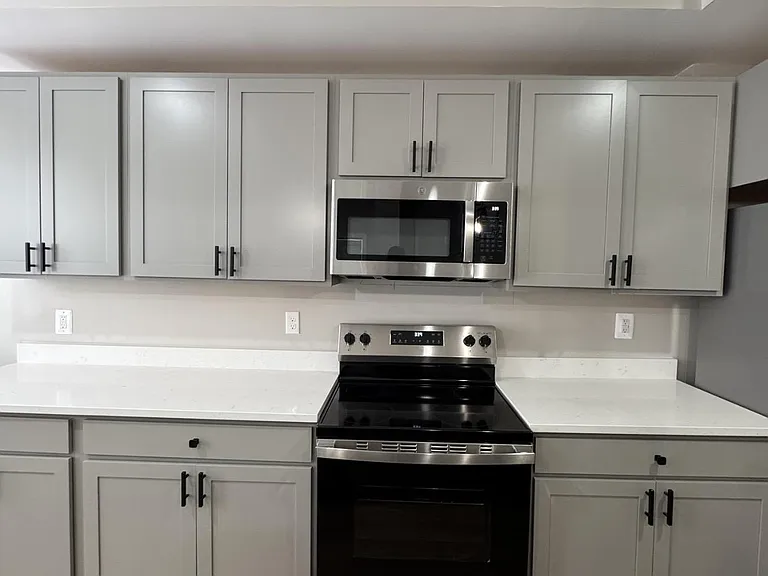 2216 Whittier Ave — Photo 3