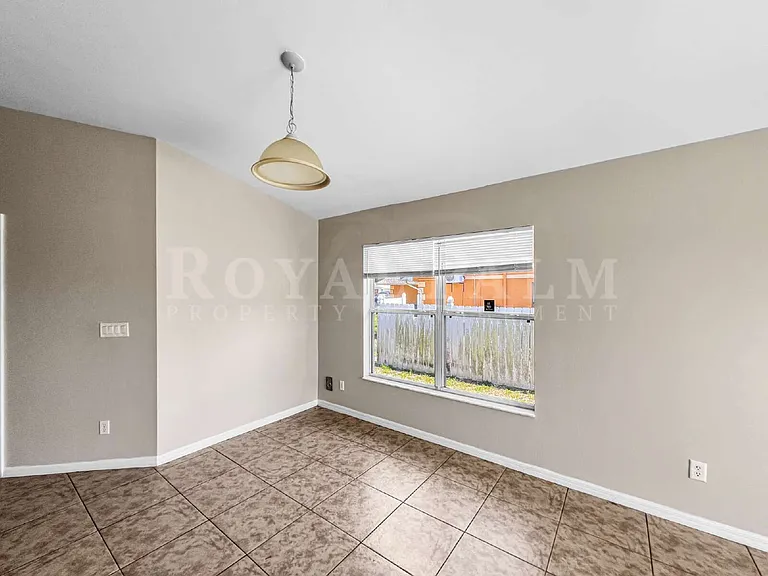 2130 NE 8th Pl — Photo 12