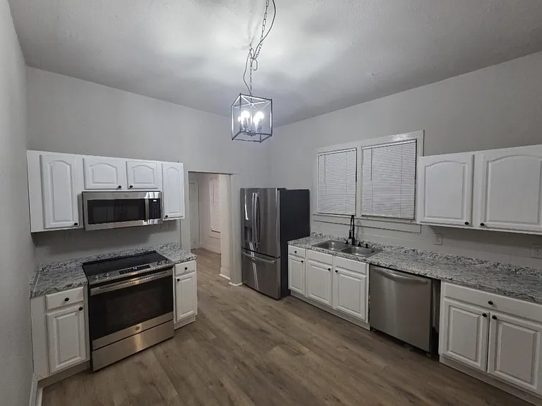 1908 N Mitchell Ave #A — Photo 3