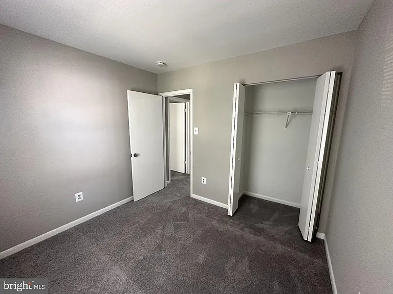 8121 Fenwick Ct — Photo 23