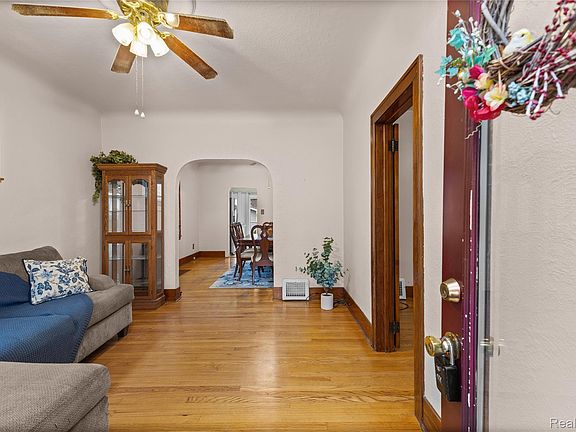 4th image of 2128 10th St