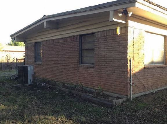 3rd image of 811 Willow Dr