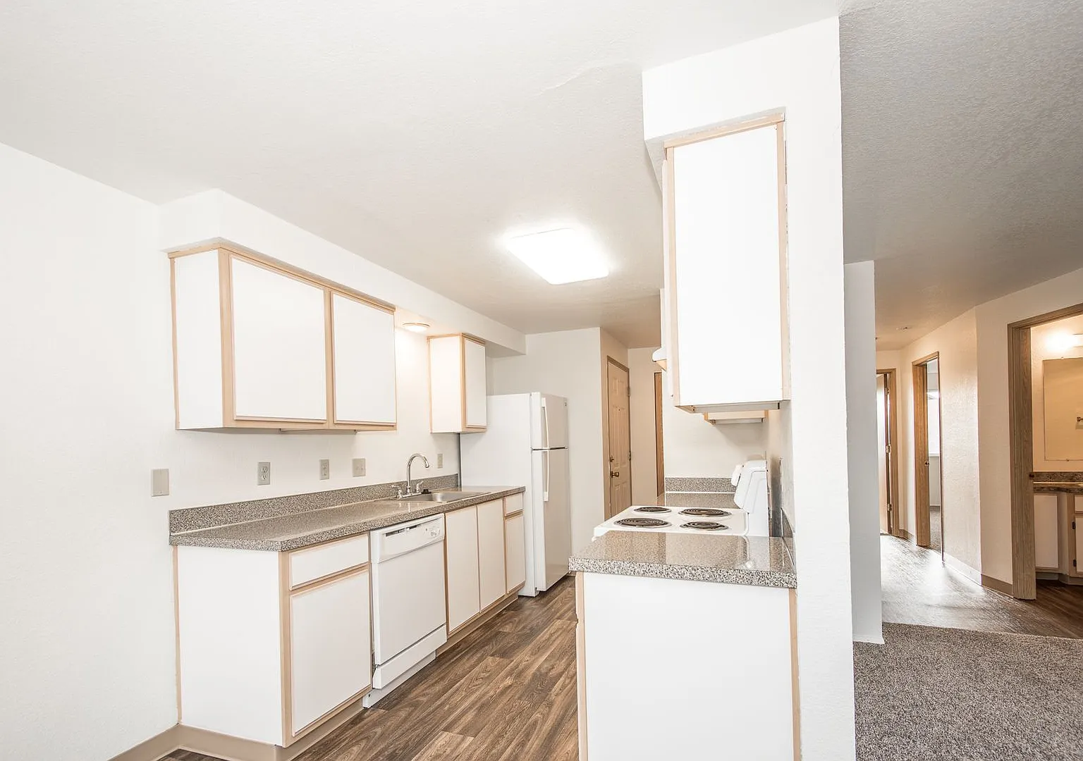Rivercrest Apartments — Photo 4