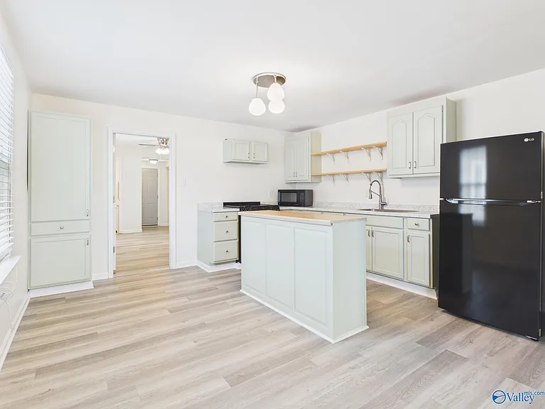 2106 Levert St NE — Photo 6