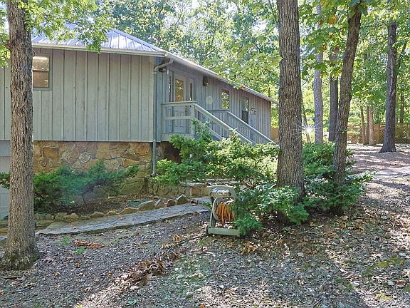 2nd image of 321 Hummingbird Ln