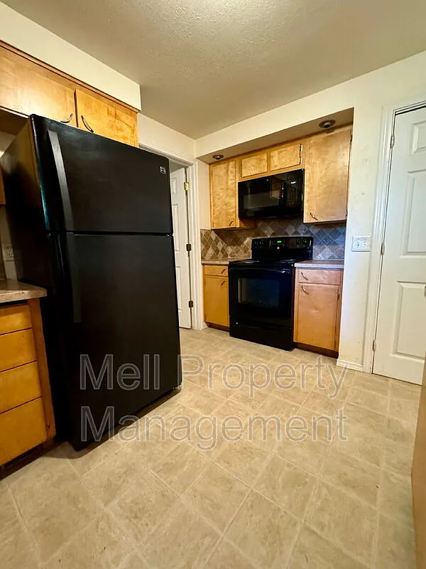 3 bed, 2.0 bath, 1681 sqft, $2,450 — Photo 4