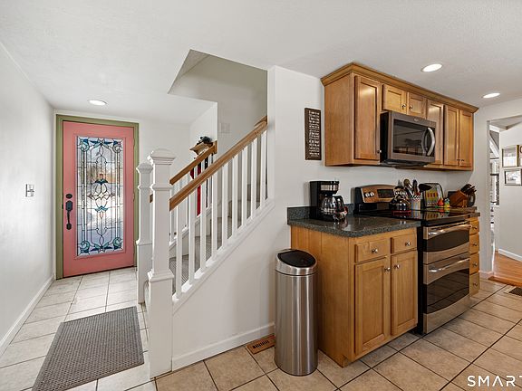 3rd image of 28 Davis Road