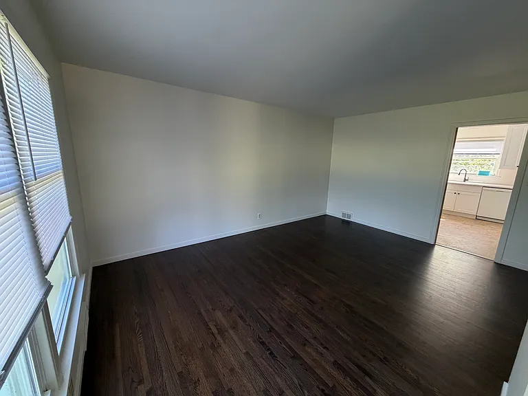 1734 Ford Pkwy — Photo 2