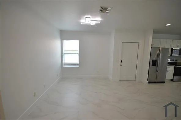2197 Davis Ct — Photo 11