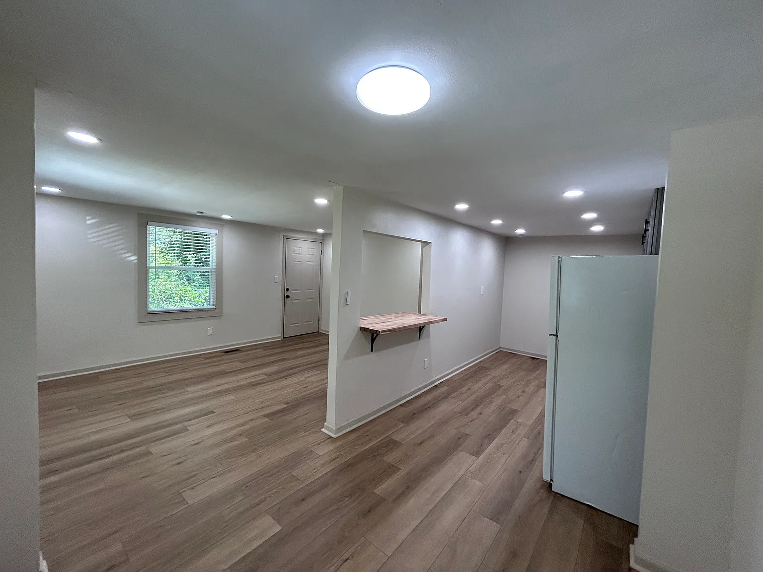 3 bed, 840 sqft, $1,395 — Photo 2